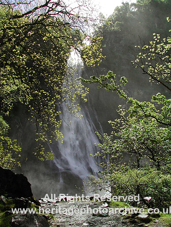 HRS 311  Aber Falls in spate 2003