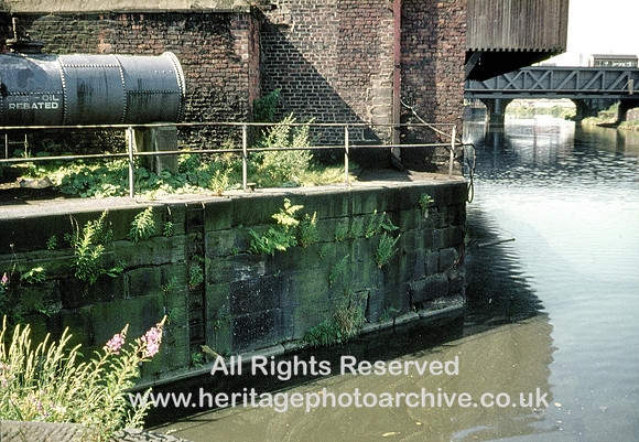 HRS 1129 Manchester, Salford Junction Canal, Entrance lock on Irwell 1973