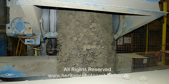 HRS 10899 Claughton brickworks, raw material drop frozen by flash 2022