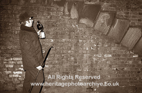 HRS 1140 Manchester, Salford Junction Canal, Bricked up tunnel entrance 1973