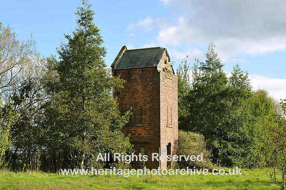 HRS 1173 Ulverston Canal, accumulator tower