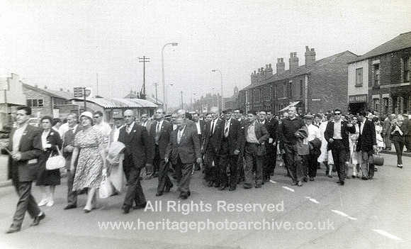 HRS 2459 Lancashire Miners Gala, Leigh, Bradford men