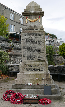 HRS 11390  Trefriw, War memorial L7770280