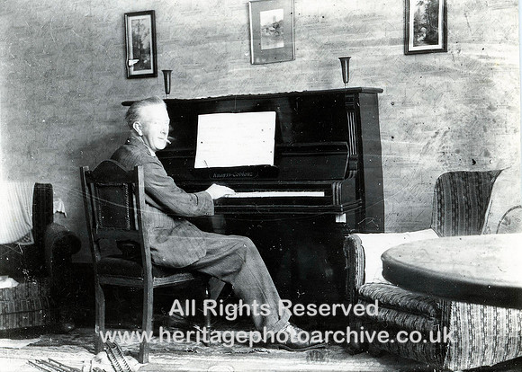 HRS 2609 HW Brown silent film pianist Frank Clarke