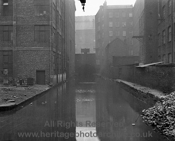 HRS 2626 Manchester, Salford Junction canal, Canal East Street tunnel exit 1920s