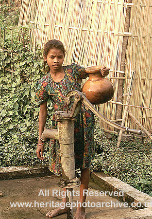 HRS 961 India, Kazarangi, girl gets water 1995