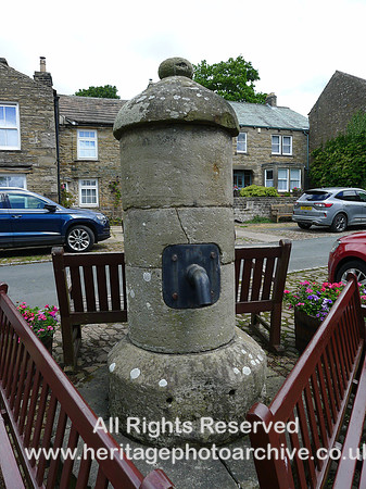 HRS 11160 Wensleydale, Askrigg, village pump 2022