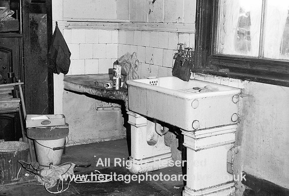 HRS 2806 Radcliffe, Stand Lodge, kitchen sink 1969