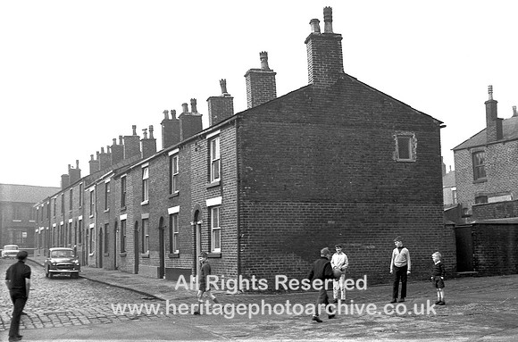 HRS 2858 Radcliffe, Hill St children playing c 1974
