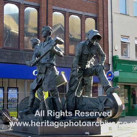 HRS 11433 Barrow-in-Furness, statue L1220229