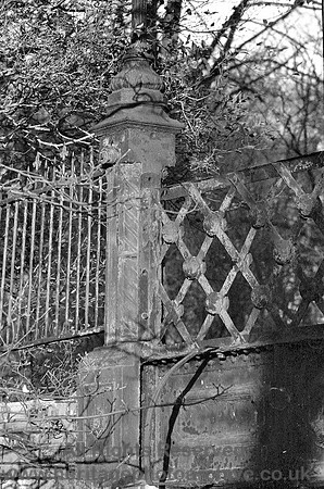 HRS 3223 Pilsworth bleachworks bridge detail vert post 1970s