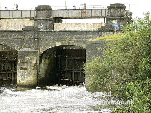 HRS 3819 Manchester Ship Canal, Irlam Locks sluices close up