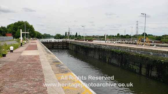 HRS 3820 Manchester Ship Canal, Irlam Locks looking east