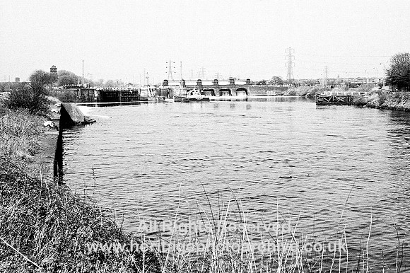 HRS 3831 Manchester Ship Canal, Irlam Locks 1970s