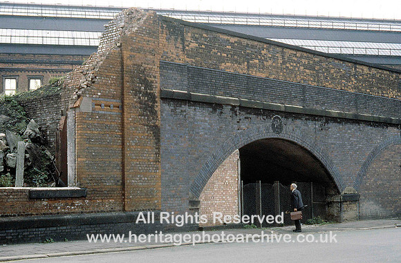 HRS 3854 MSJcC, Support arches over canal Mc Cen Station 1980