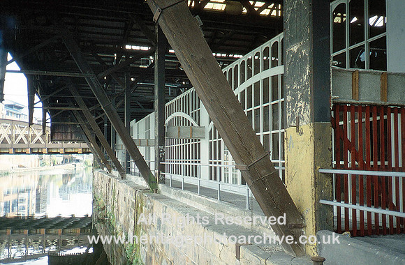 HRS 3923 Irwell near Granada TV 1995