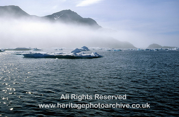 HRS 3435 East Greenland, Ice mountains and mist