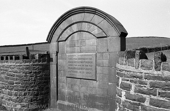 HRS 4081 Heald Town memorial stone 1980s