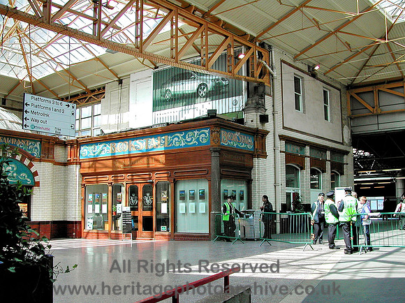 HRS 4194 Manchester Victoria,  bookstall 2005