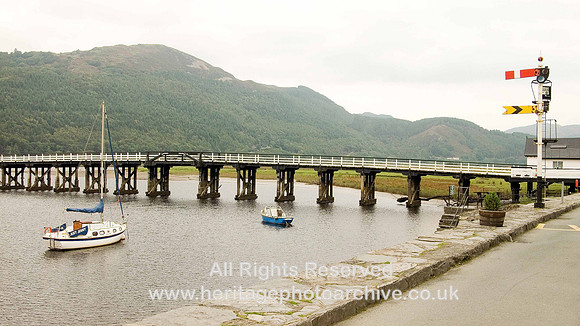 HRS 4391 Penmaenpool bridge and GWR signals
