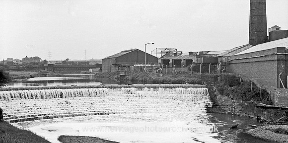 HRS 2882 Radcliffe Bealey's weir wider view 1970s