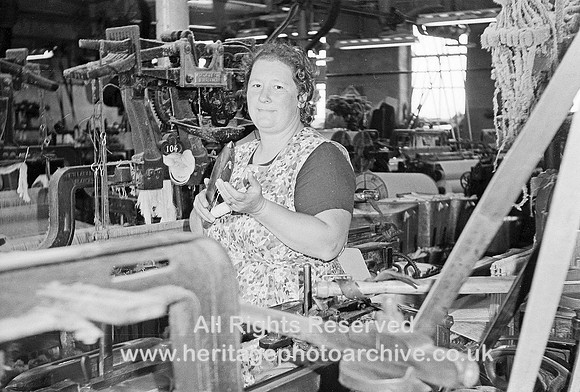 HRS 4485 Weaver with shuttle Holden Haworth Darwen 1970