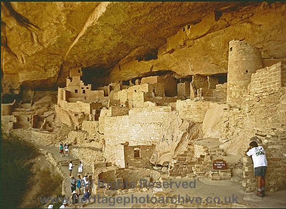 HRS 4544 USA, Mesa Verde rock shelter close view