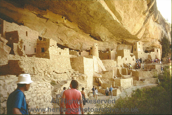 HRS 4548 USA Mesa Verde rock shelter tourists