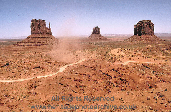 HRS 4553 USA, Monument Valley dust devil