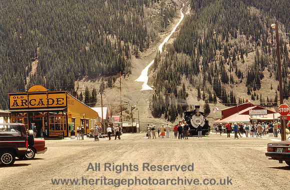 HRS 4562 USA Silverton main street with loco and Arcade