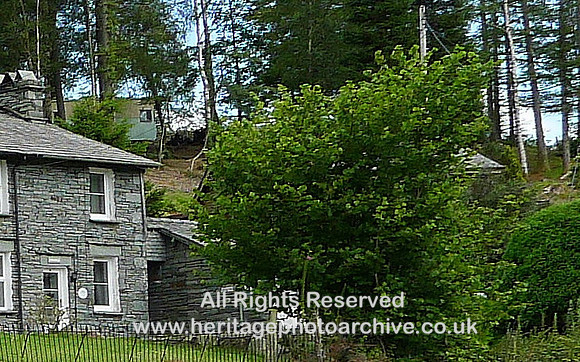 HRS 7885 Photo Location 15 Quarry Workers cottages and old caravan etc