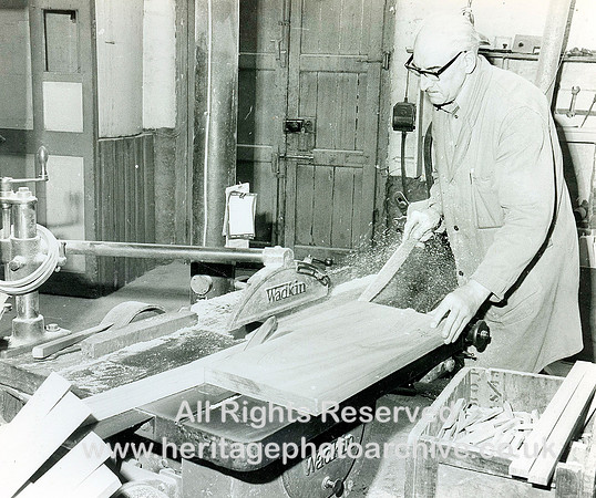 HRS 5008 Loom picker stick maker Radcliffe 1970s