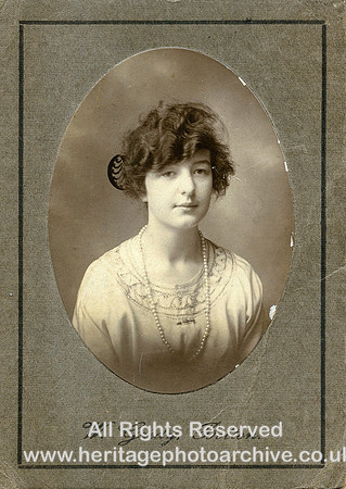 HRS 5012 Carte visite, Alice Howarth c1918