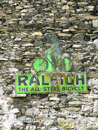 HRS 5045 Raleigh bike sign Cartmel 2008