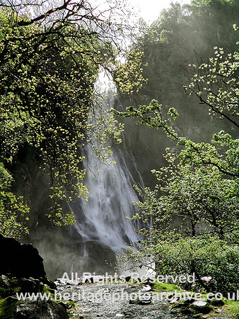 HRS 5135 Aber Falls in spate 2004