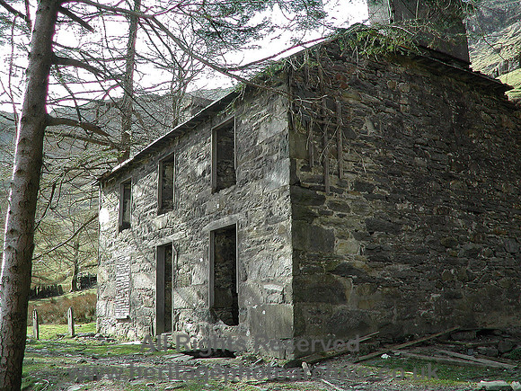 HRS 5270  Conglog Quarry, manager's house Cwmorthin 2004