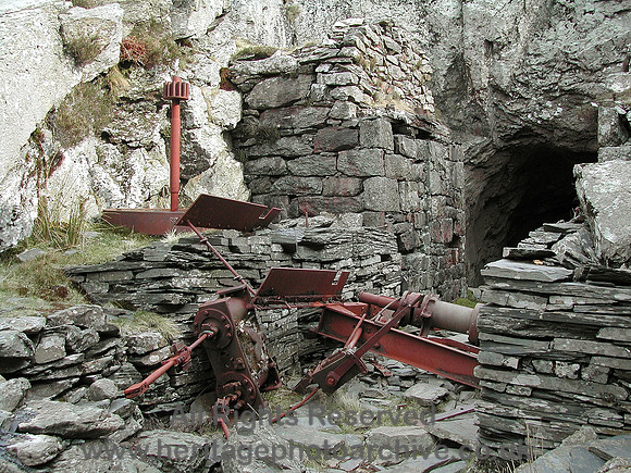 HRS 5308 Wrysgan Quarry incline top, Remains of winding gear 2004