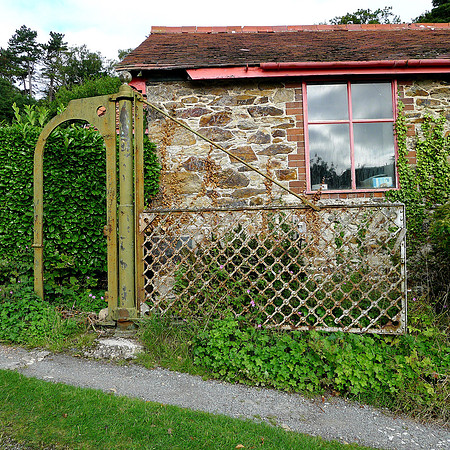 Pensychnant iron gate