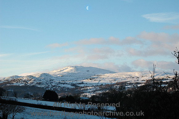 HRS 5425 Moon and Tal-y-fan 2010