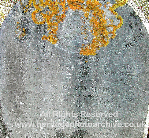 HRS 5442 Tyddyn bach chapel Beddrod close up 2004