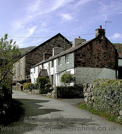 HRS 6314 Rowen, village chapel 2004