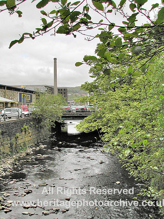 HRS 6502 Rawtenstall Irwell in centre 2005