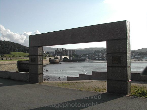 HRS 6516a Conwy Castle and bridge 2005