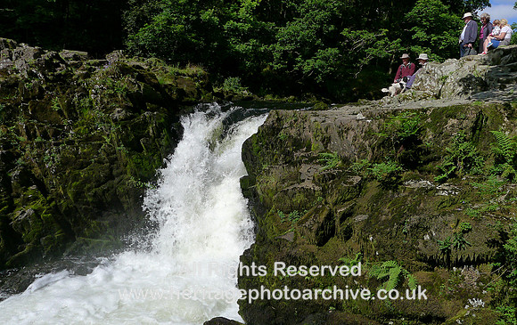 HRS 10588 Skelwith Bridge, Skelwith Force with tourists L1110472