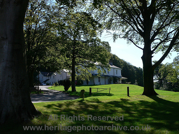 HRS 6826 Arnside House near shore