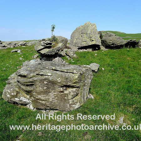 HRS 6639 Norber, Erratic grouping