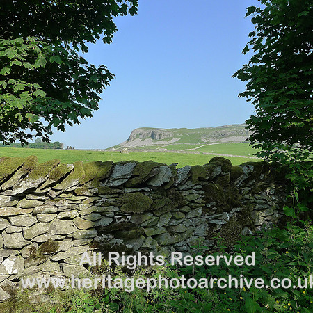 HRS 6618 Norber, Drystone wall and  Lower level escarpment feature