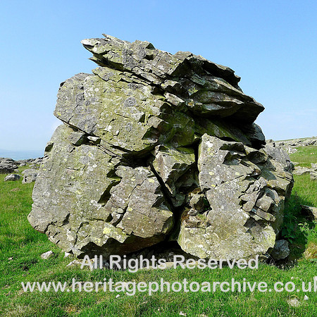 HRS 6640 Norber, Frost-split boulders