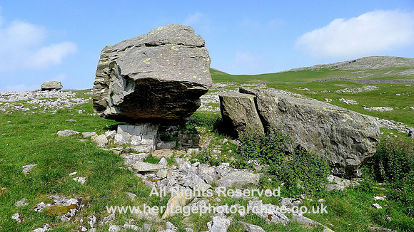HRS 6659 Norber, Pedestal erratic