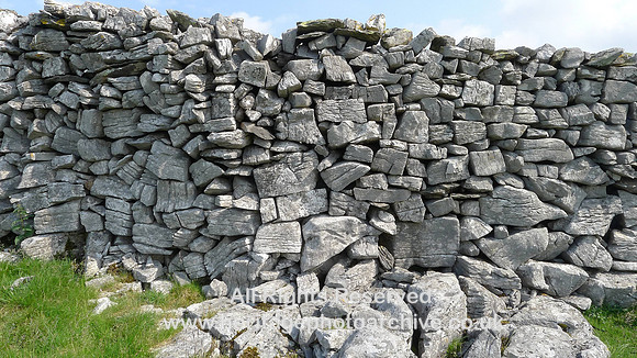 HRS 6673 Norber, Limestone dry-walling